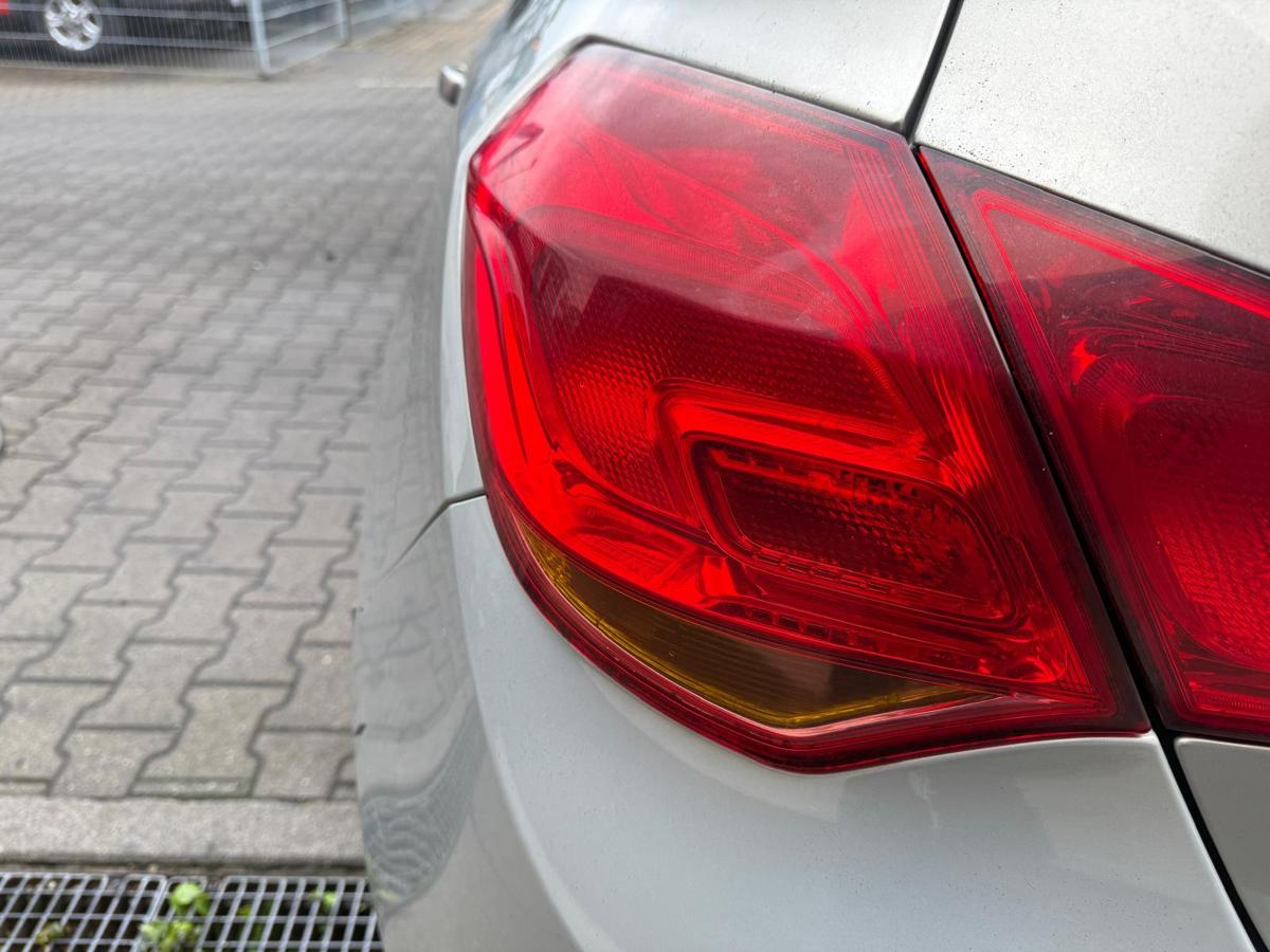 Opel Astra J original Rücklicht Rückleuchte außen links Fließheck Vorfacelift BJ09